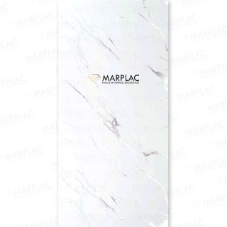 Panel decorativo blanco con vetas plateadas | Interior luminoso