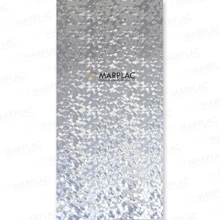 Diseño moderno y elegante para interiores con la placa prisma plata