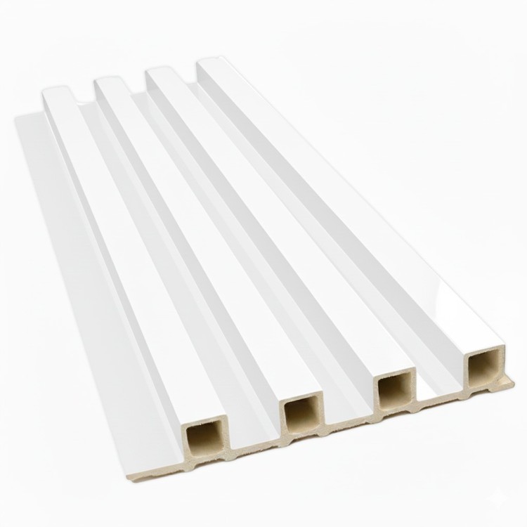 Listones decorativos blancos para pared interior con diseño vertical