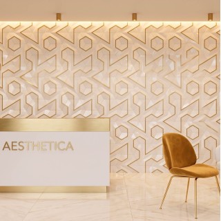 Panel blanco con dibujo dorado para decorar paredes