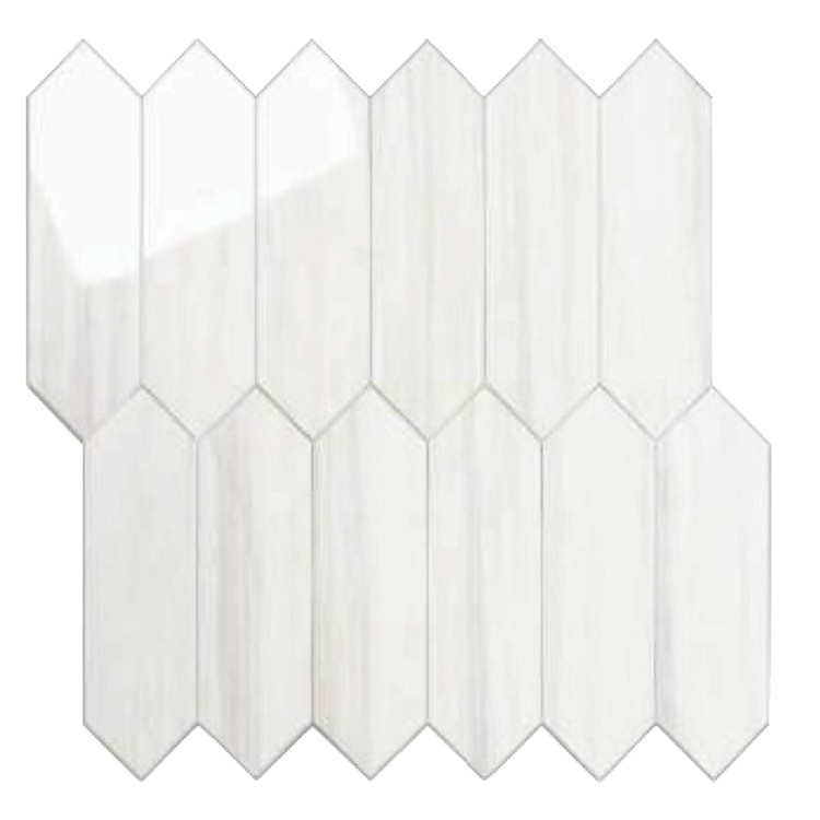 Cenefa blanca efecto mármol con diseño vertical