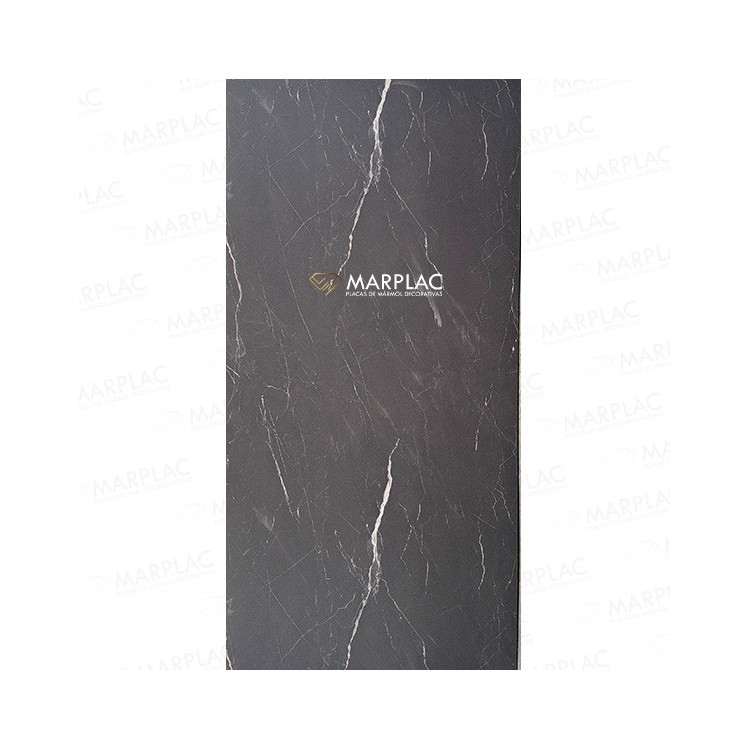 Crea una pared con carácter con la placa negro carbono mate