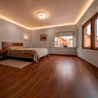 Suelo spc ébano efecto madera para interiores con personalidad