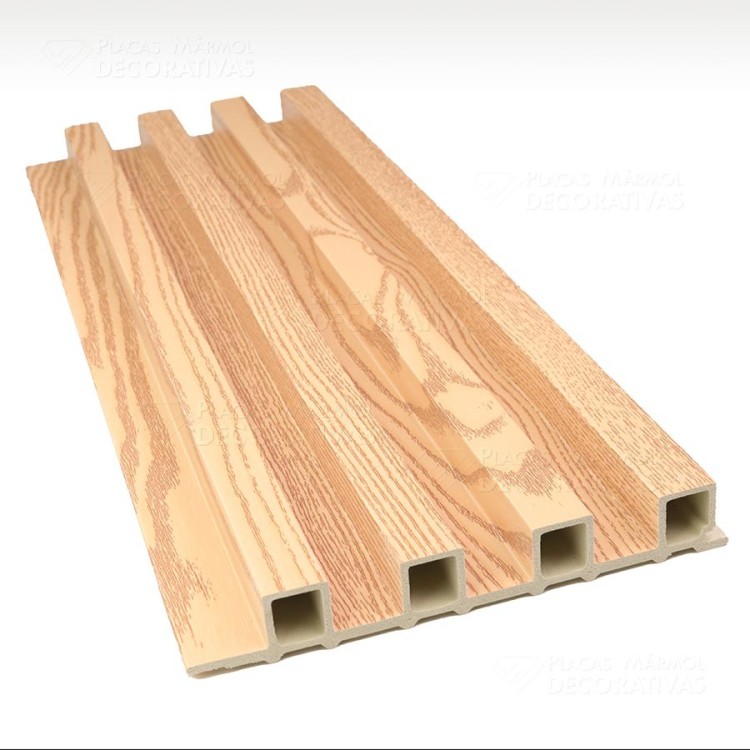 Revestimiento de listones de PVC efecto roble. Revestimiento de listones de PVC efecto roble.
